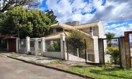 Casa sobrado com 300m² na Vila Nova de 3 dormitórios e 4 vagas