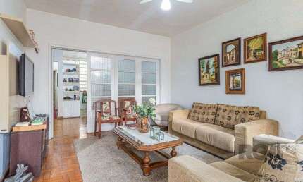 casa  com 3 quartos, 2 banheiros e vaga de garagem,