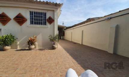 Casa com 3 quartos à venda na Rua dos Guenoas, 1324, Guarujá, Porto Alegre