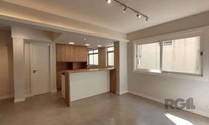 Apartamento semi mobiliado, 67m², 2 dormitórios, 1 vaga no bairro Petrópolis