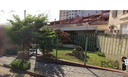 Casa 3 dormitórios no Bairro Glória, próxima a Prof. Oscar Pereira.
