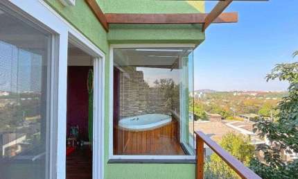 Excelente casa 03 dormitórios sendo 01 suíte com jacuzzi, 03 banheiros,  03 vaga