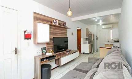 Excelente casa de 45m² com 1 dormitório e 1 vaga no bairro Hípica.