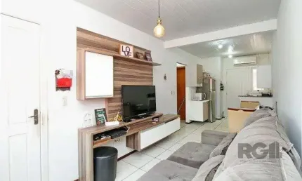 Excelente casa de 45m² com 1 dormitório e 1 vaga no bairro Hípica.