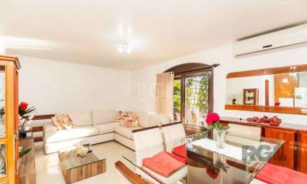 Casa de 266m² - 5 dormitórios, 5 vagas no bairro São João