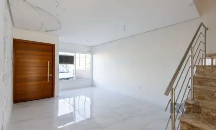 Ótimo sobrado que possui 4 dormitórios sendo 4 suítes.