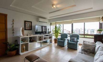 Apartamento possui 3 dormitórios, sendo 1 suíte, semi-mobiliado, com 107,27m² de