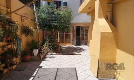 Casa com 4 quartos à venda na Avenida Frei Henrique de Coimbra, 96, Vila Ipiranga, Porto Alegre