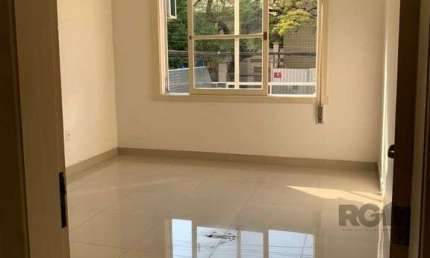 Vende-se belíssimo apartamento 3 suítes, de frente, próximo ao Parcão, reformado