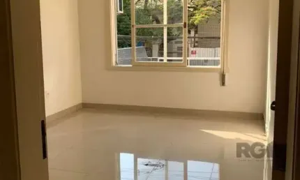 Vende-se belíssimo apartamento 3 suítes, de frente, próximo ao parcão, reformado