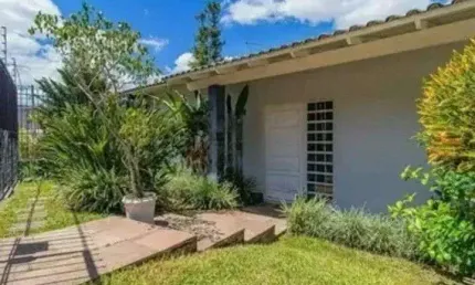 Casa com 3 quartos à venda na Rua Carlos Huber, 91, Três Figueiras, Porto Alegre