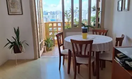 Apartamento de 2 quartos e 1 vaga de garagem no bairro Santo Antônio em POA/RS