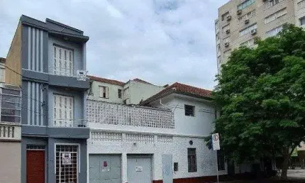 Edifício (prédio) com 03 apartamentos de 01 dormitório no Bairro Auxiliadora