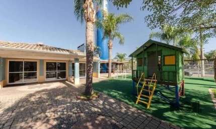 Casa em condomínio no Humaitá de 3 dormitórios vaga e infra