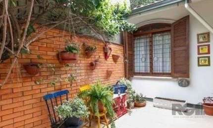 Casa sobrado no Jardim do Salso de 4 dormitórios e 3 vagas