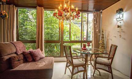 Apartamento mobiliado com 4 quartos, hidromassagem e 2 vagas -254 m²- Petrópolis