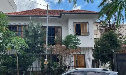 Casa de 4 dormitórios no bairro Santo Antônio, Porto Alegre