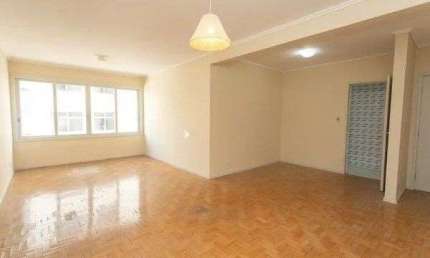 Vende-se apartamento com 3 quartos, 1 suíte, 2 vagas e 116m² - Moinhos de Vento