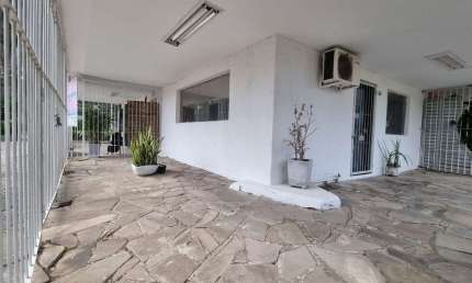 Loja com 37m2 em Frente a Avenida Tramandai Bairro Ipanema