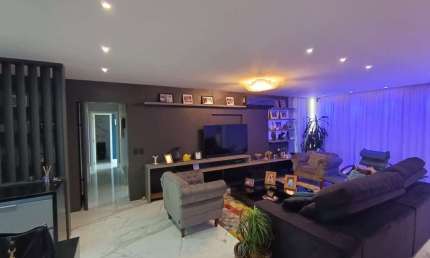 Apartamento espaçoso com 3 suítes e 4 vagas no Jardim Lindóia