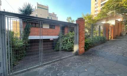 Casa de 3 quartos, suíte e 2 vagas de garagem bairro Auxiliadora em Porto Alegre