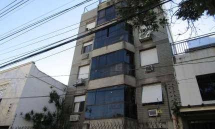 Apartamento de 2 quartos, 2 banheiros 1 vaga de garagem no bairro Azenha em POA