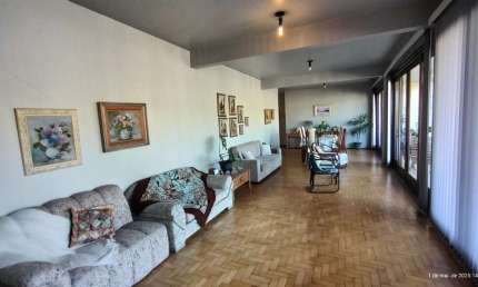 Apartamento de 4 dormitórios, 2 suítes, sacada, living para 2 ambientes bem ampl