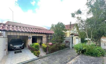 Casa semi mobiliada com 3 dormitórios no Bairro Jardim Floresta