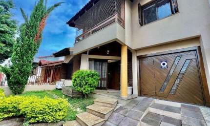 Casa semi-mobiliada com 3 suítes e amplo salão de festas no Cristo Redentor