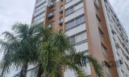 Apartamento semimobiliado e decorado no bairro Auxiliadora, com 91 m²