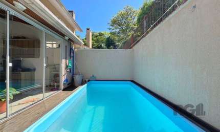 Casa com 134m², 3 dormitórios, sendo 1 suíte, 2 vagas em condomínio fechado