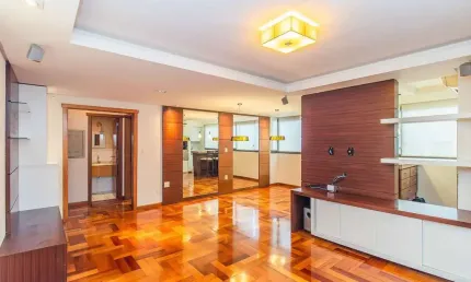 Apartamento semi mobiliado, impecável, com 126m² privativo.