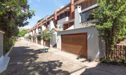 Casa Condominio para Venda - 307m², 5 dormitórios, sendo 1 suites, 4 vagas - Cri