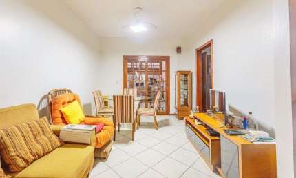 Casa 160m² - 3 dormitórios, 1 suíte, churrasqueira, terraço e 2 vagas de garagem