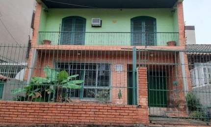 Casa de 130m² com 3 dormitórios no bairro Jardim Botânico.