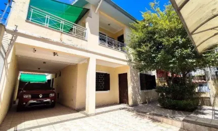 Excelente casa de 230m² com 4 dormitórios e 3 vagas.
