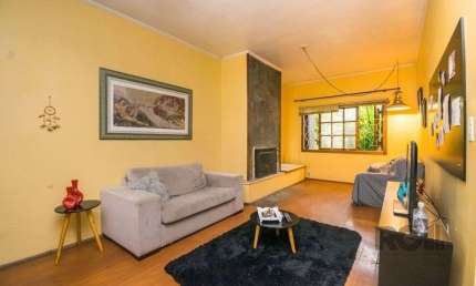 Excelente casa de 354m² com 5 dormitórios e 8 vagas.