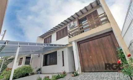 Casa de 285m² - 4 dormitórios, 4 vagas no bairro Bom Jesus
