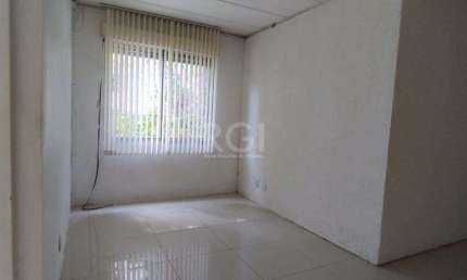 Apartamento com 3 dormitórios, 1 banheiro social e 1 vaga/box