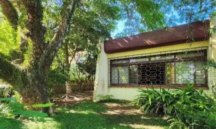 Casa à venda no bairro menino deus em porto alegre. com 160m² de área privativa