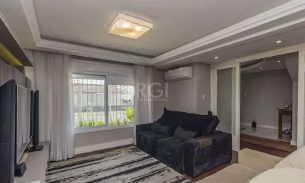 Casa à venda - 230m², 4 quartos, sendo 2 suítes, churrasqueira,  piscina e 03 va