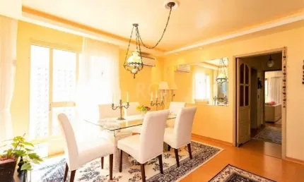 Casa para Venda - 228m², 4 dormitórios, sendo 1 suites, 5 vagas - Teresópolis