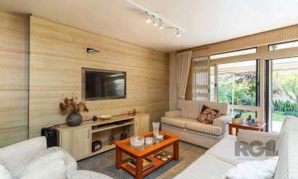 Casa para Venda - 235m², 4 dormitórios, sendo 1 suites, 2 vagas - Azenha