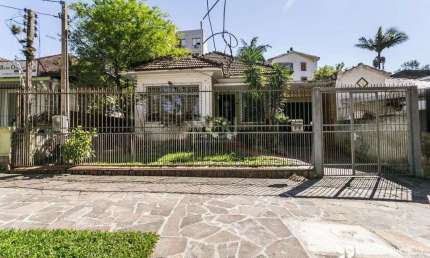 Casa para Venda - 198m², 3 dormitórios, sendo 1 suites, 4 vagas - Petrópolis