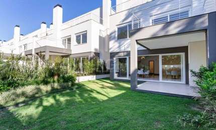 Casa Condominio para Venda - 450m², 3 dormitórios, sendo 3 suites, 3 vagas - Ped