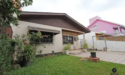 Casa para Venda - 177.58m², 3 dormitórios, sendo 1 suites, 4 vagas - Guarujá