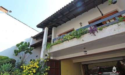 Casa para Venda - 326m², 3 dormitórios, sendo 3 suites, 4 vagas - Glória