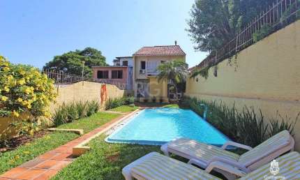 Casa para Venda - 240m², 5 dormitórios, sendo 1 suites, 3 vagas - Menino Deus