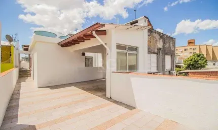 Casa para Venda - 440m², 3 dormitórios, sendo 2 suites, 2 vagas - Cidade Baixa