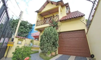 Casa para Venda - 165m², 3 dormitórios, sendo 1 suites, 2 vagas - Medianeira